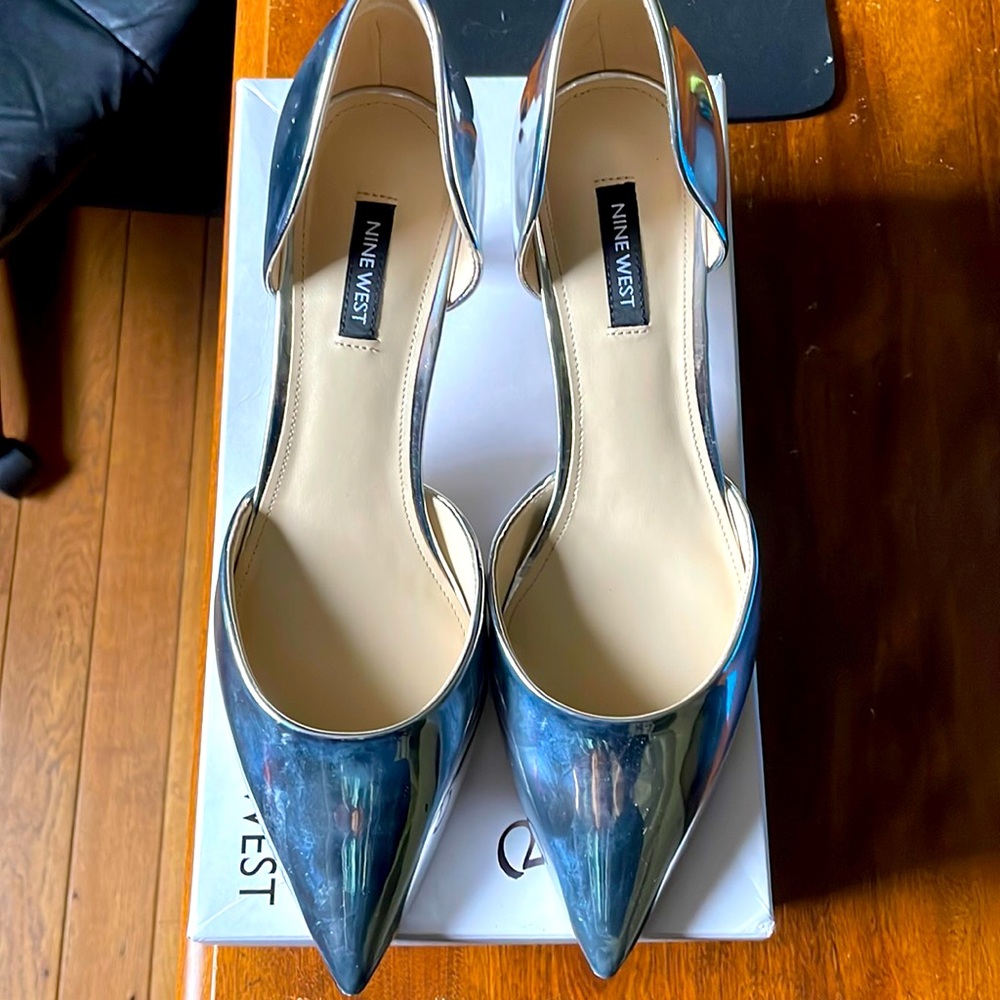 Nine West Size 9M Silver Pumps